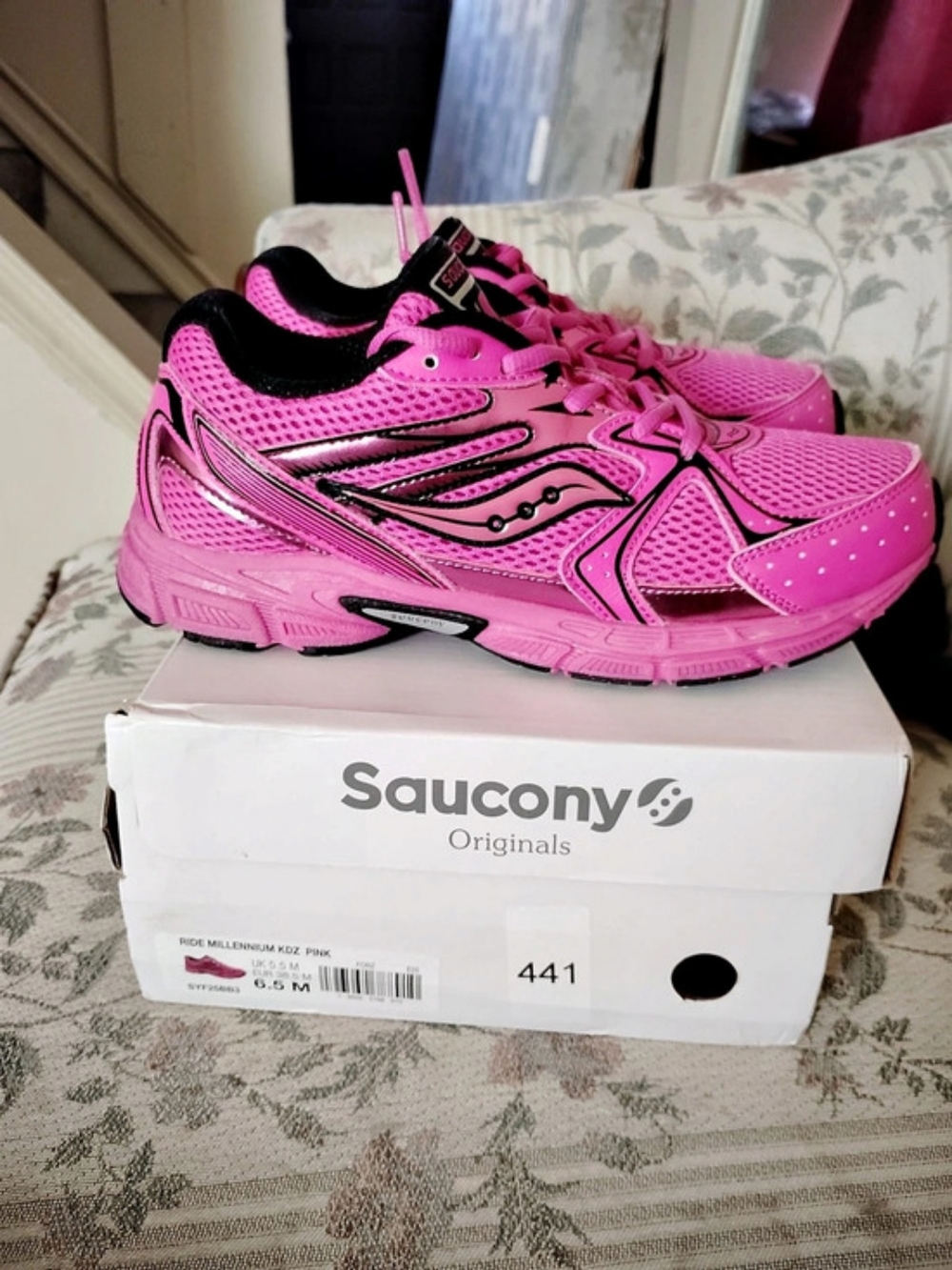 Saucony Ride Millennium KIDZ Pink & Black US 6.5 Youth - 8 In Woman's Brand New